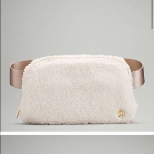 LULULEMON IVORY FLEECE EVERYWHERE BELT BAG *BRAND NEW*